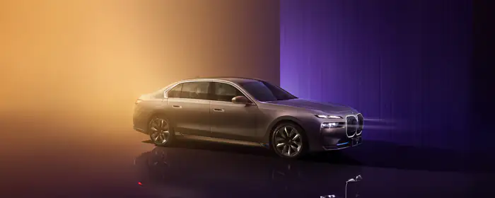 Обои машины: BMW i7, седан, электромобиль, люксовая машина