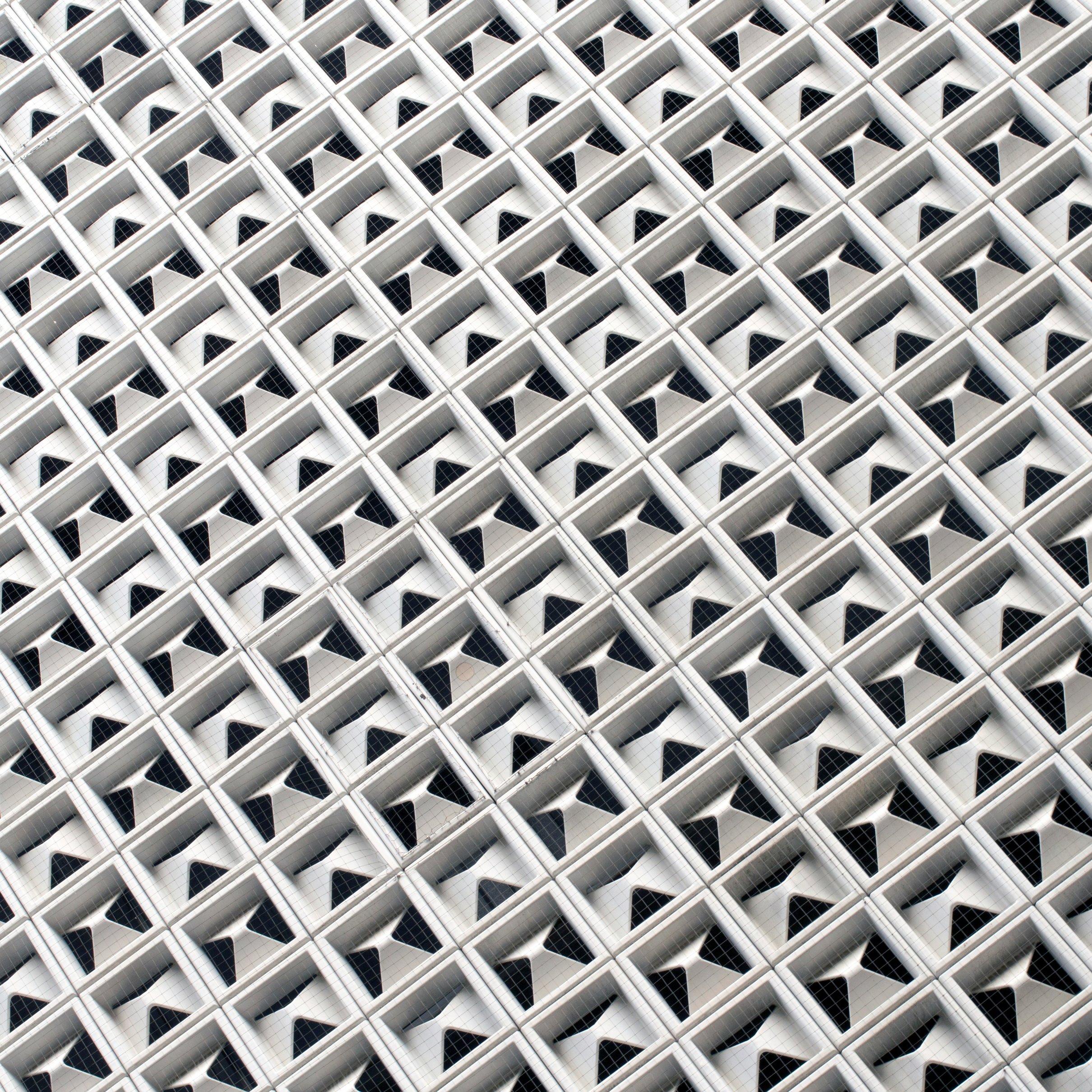 Modern architectural facade with geometric pattern - Wallpapers for iPad Pro 11″ 2024 in 2420x2420 resolution