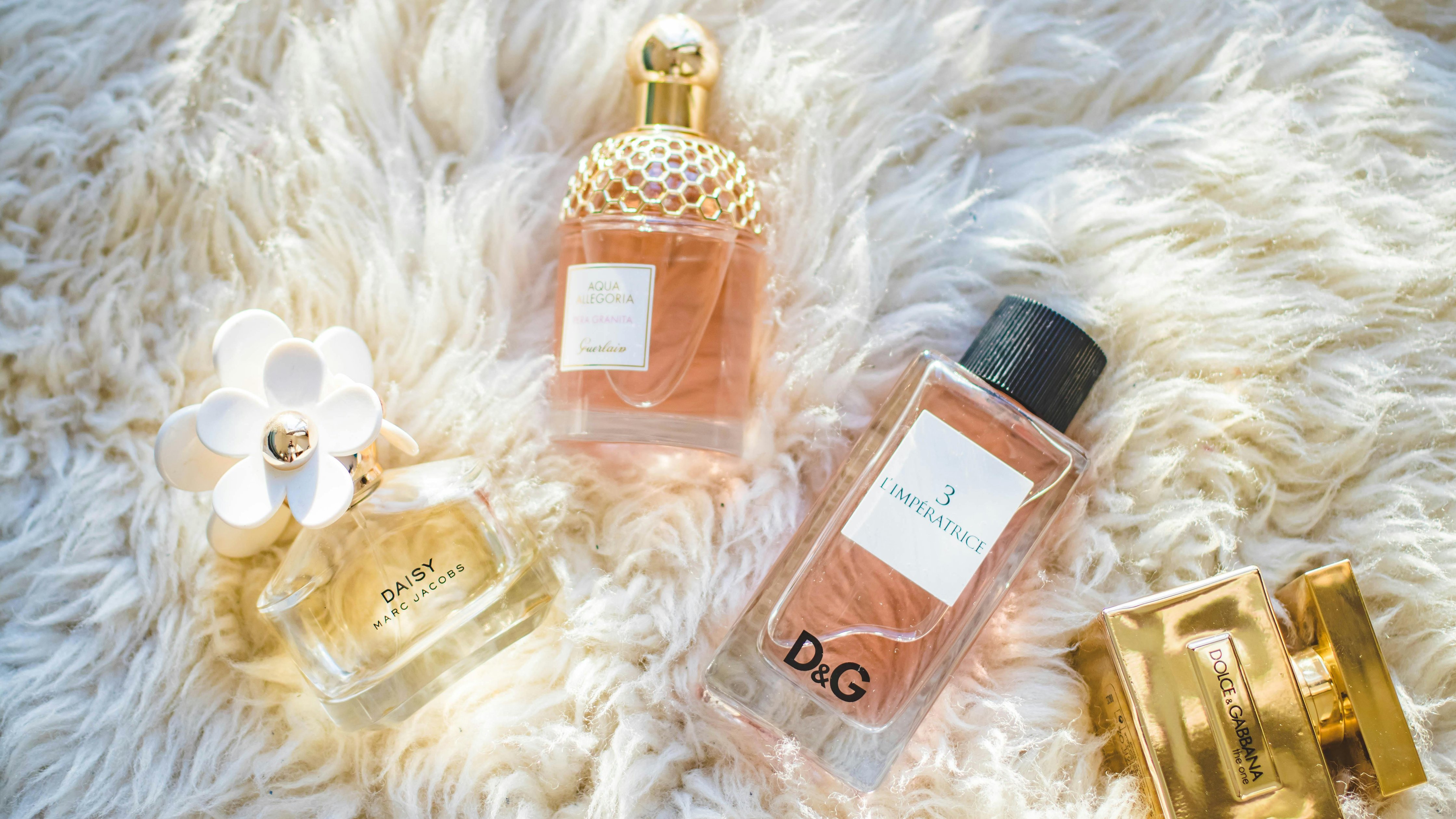 Luxury perfume bottles Guerlain, D&G - Wallpapers for Apple iMac 24″ in 4480x2520 resolution