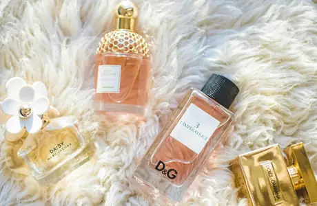 Обои дизайн интерьера: духи, аромат, Dolce&Gabbana, Guerlain