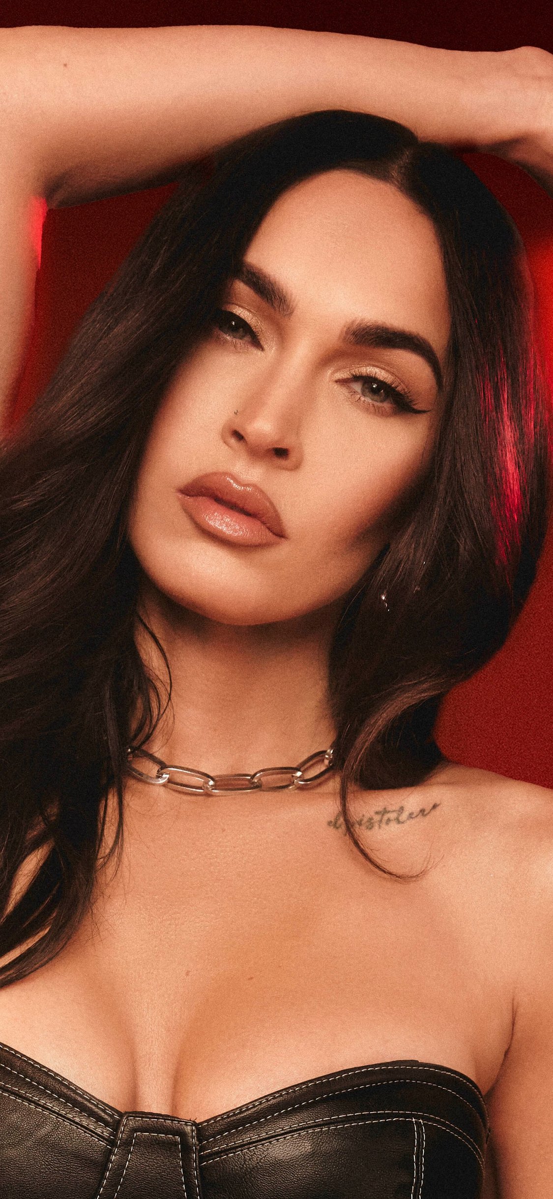 Elegant Megan Fox - Wallpapers for iPhone X/XS/11 Pro in 1125x2436 resolution