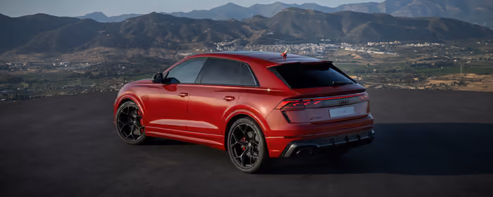 Обои машины: Audi RS Q8, карбон, спортивный внедорожник, горы