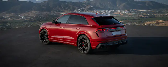 Обои машины: Audi RS Q8, карбон, спортивный внедорожник, горы