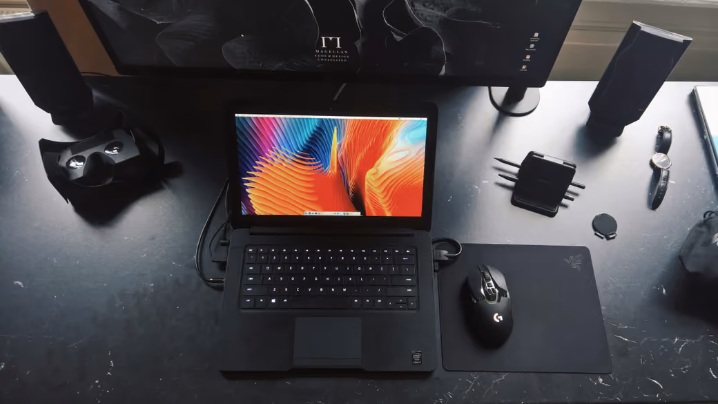 Gaming laptop setup with accessories - XVGA wallpapers in 1024x768 resolution