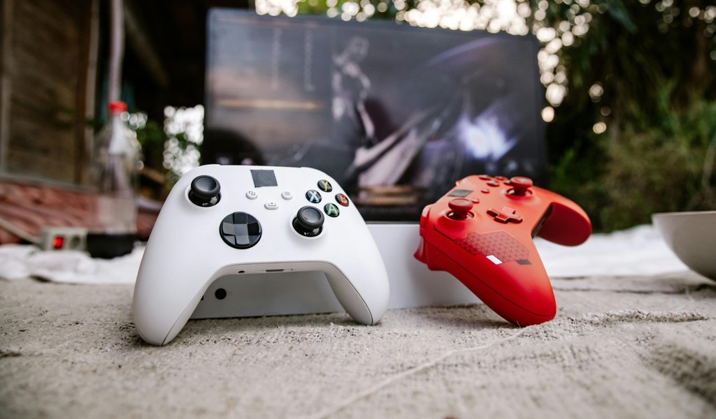 Контроллеры Xbox One - WSVGA обои в разрешении 1024x600