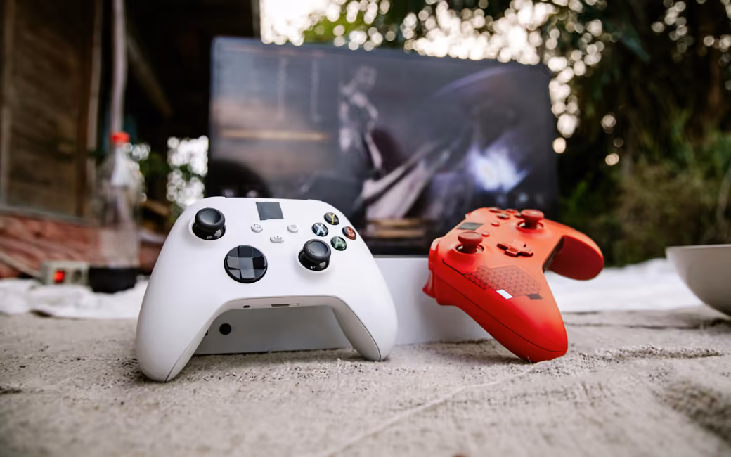 Xbox One Controllers — desktop and phone wallpaper, free download
