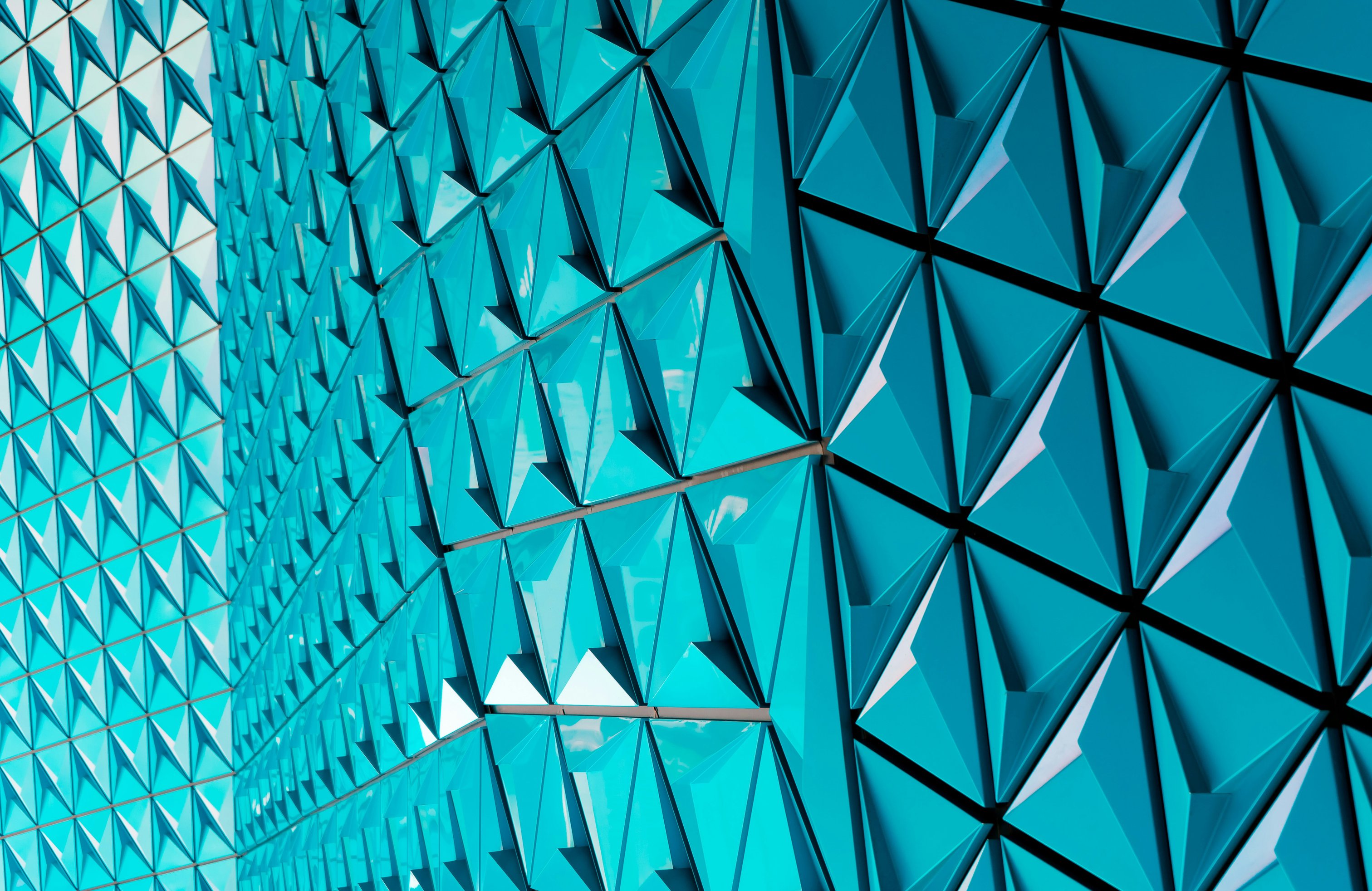 Modern facade with triangular panels - Wallpapers for Apple MacBook 14.2″ in 3024x1964 resolution