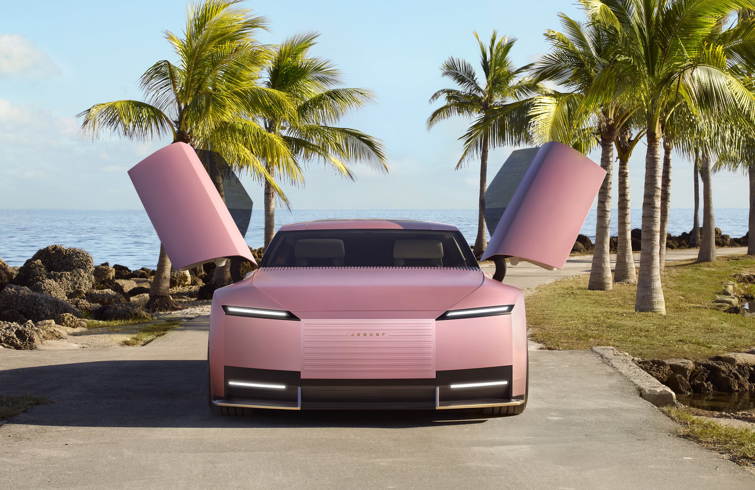 Jaguar Type 00 in Miami - Wallpapers for Apple MacBook Air 13 M2″ in 2560x1664 resolution