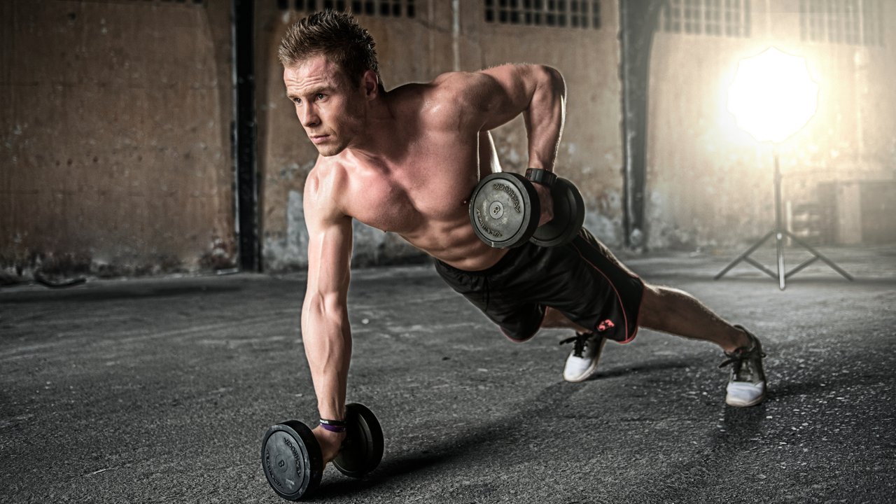 Man does push-ups with dumbbells - HDV 720p wallpapers in 1280x720 resolution