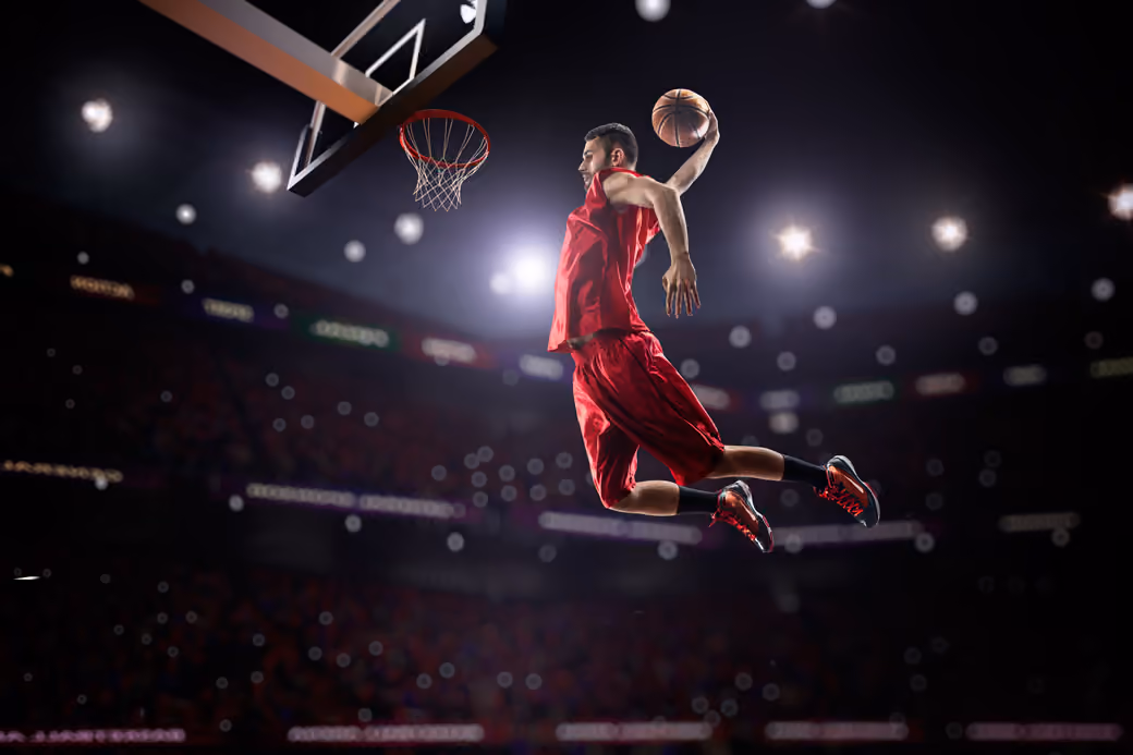 Basketball player dunking the ball - Wallpapers for Samsung in 360x740 resolution