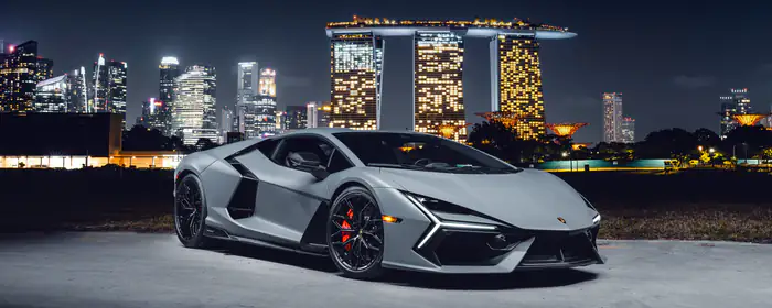 Обои машины: Lamborghini Revuelto, Марина Бэй Сандс, Сингапур, карбон