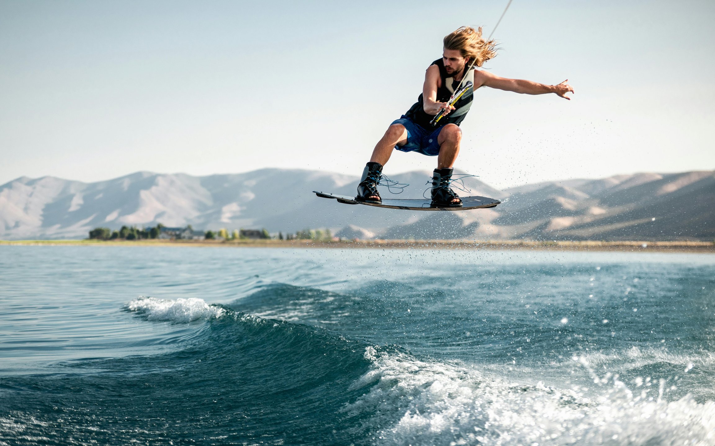 Wakeboarder jumping over waves - Wallpapers for Apple MacBook 12″ in 2304x1440 resolution