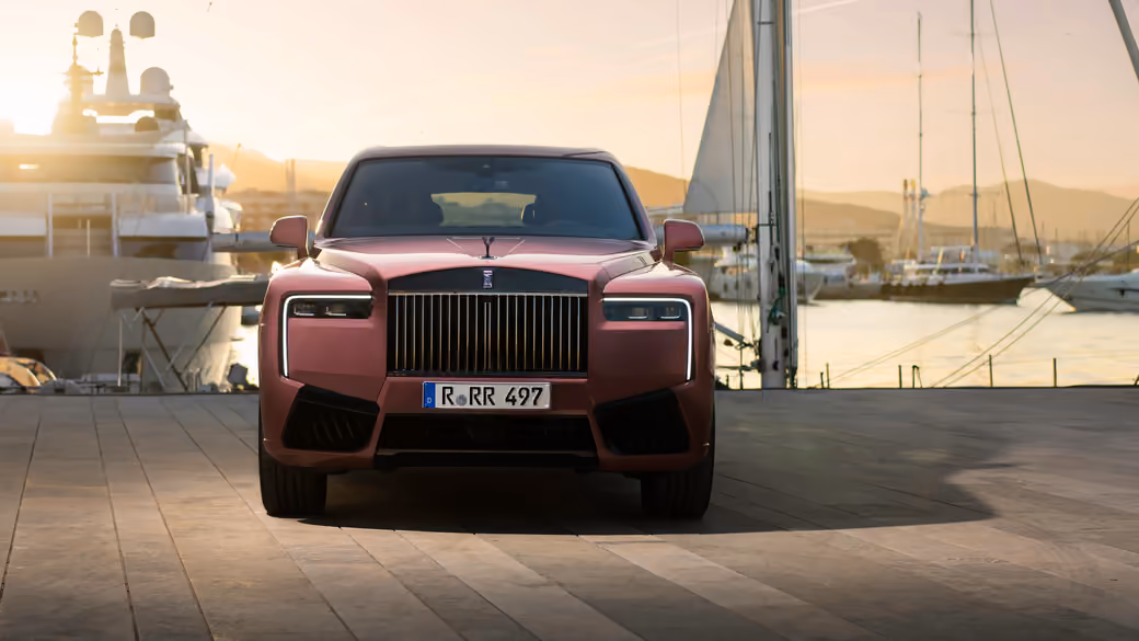 Rolls-Royce Cullinan Black Badge on the front — desktop and phone wallpaper, free download