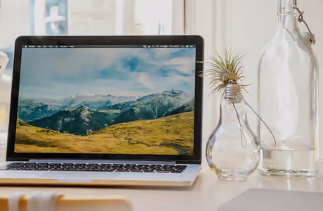 Обои дизайн интерьера: рабочее место, Apple Macbook, ноутбук, современный дизайн