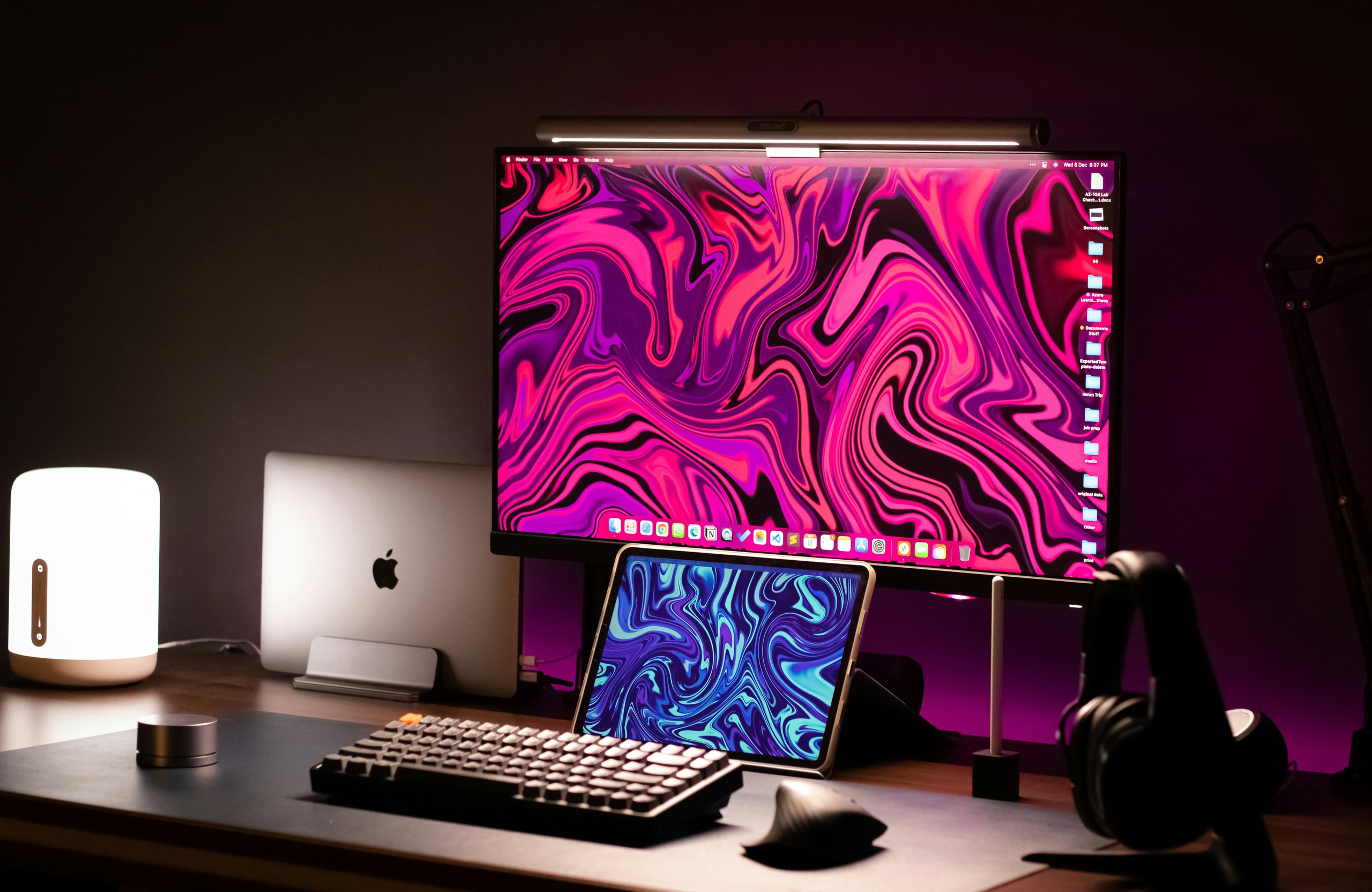 Dual screen digital workspace setup - Wallpapers for Apple MacBook Air 13 M2″ in 2560x1664 resolution