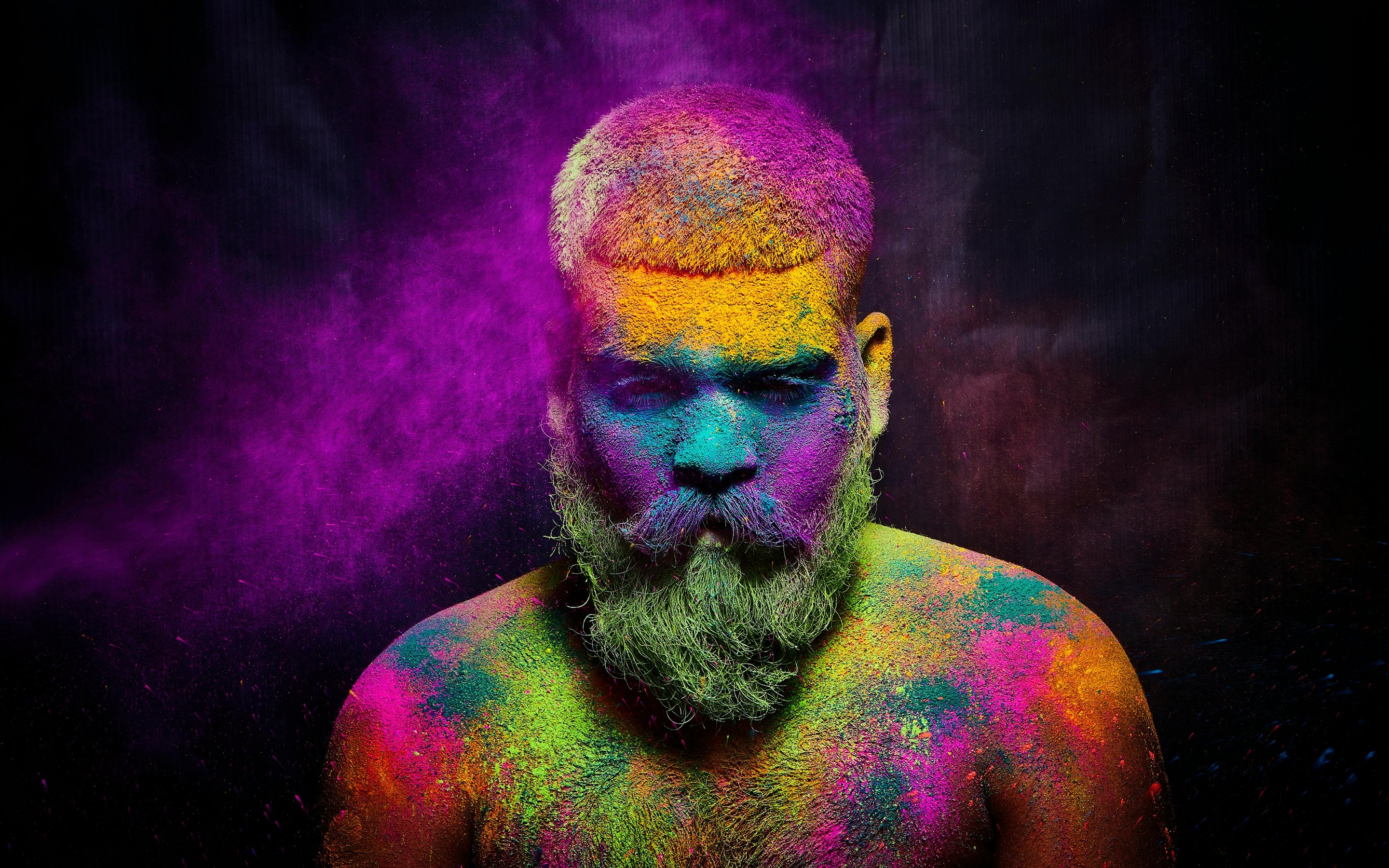 The man in the colors of Holi - Wallpapers for Apple MacBook 15″ in 2880x1800 resolution