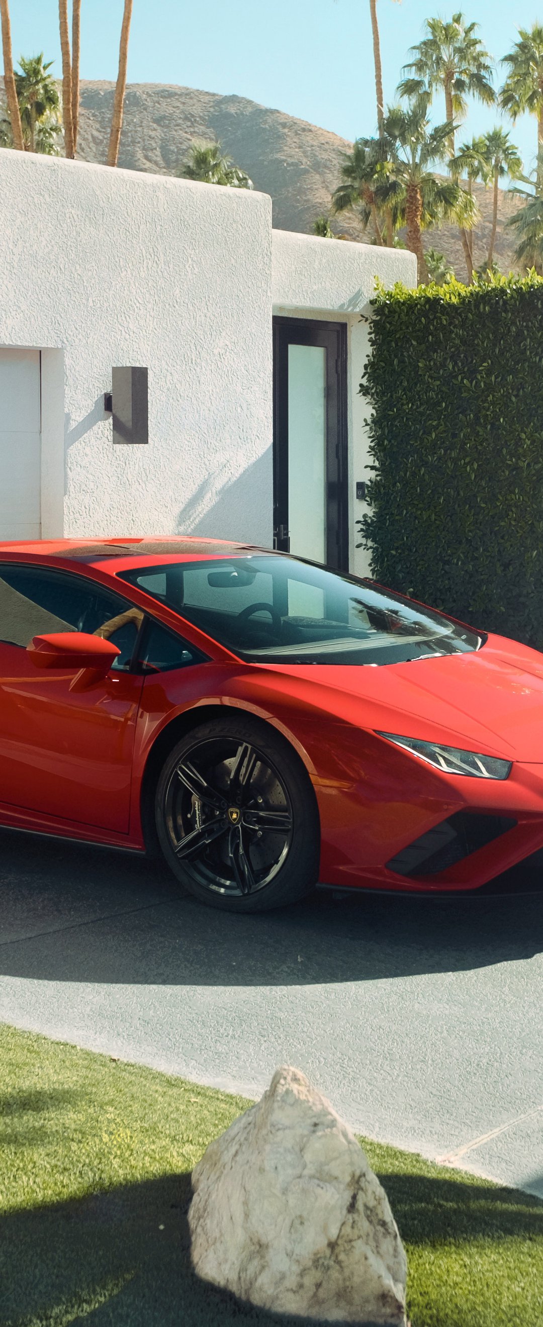 Red Lamborghini Huracán EVO on the side - Wallpapers for Samsung Galaxy Z Flip6, Motorola Razr 2025 in 1080x2640 resolution