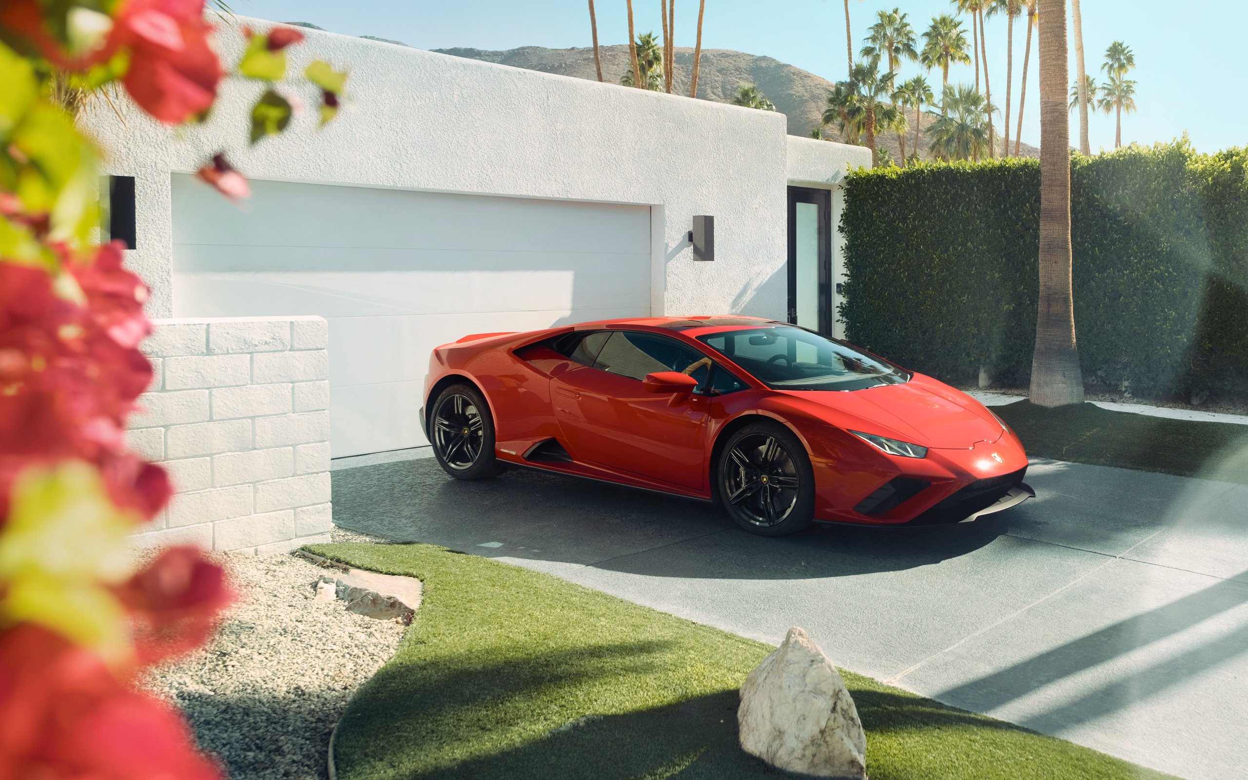 Red Lamborghini Huracán EVO on the side - WQXGA and for Apple MacBook Air 13 wallpapers in 2560x1600 resolution