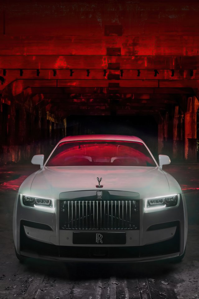 Rolls Royce Ghost in urban setting - Wallpapers for iPhone 4/4S in 640x960 resolution