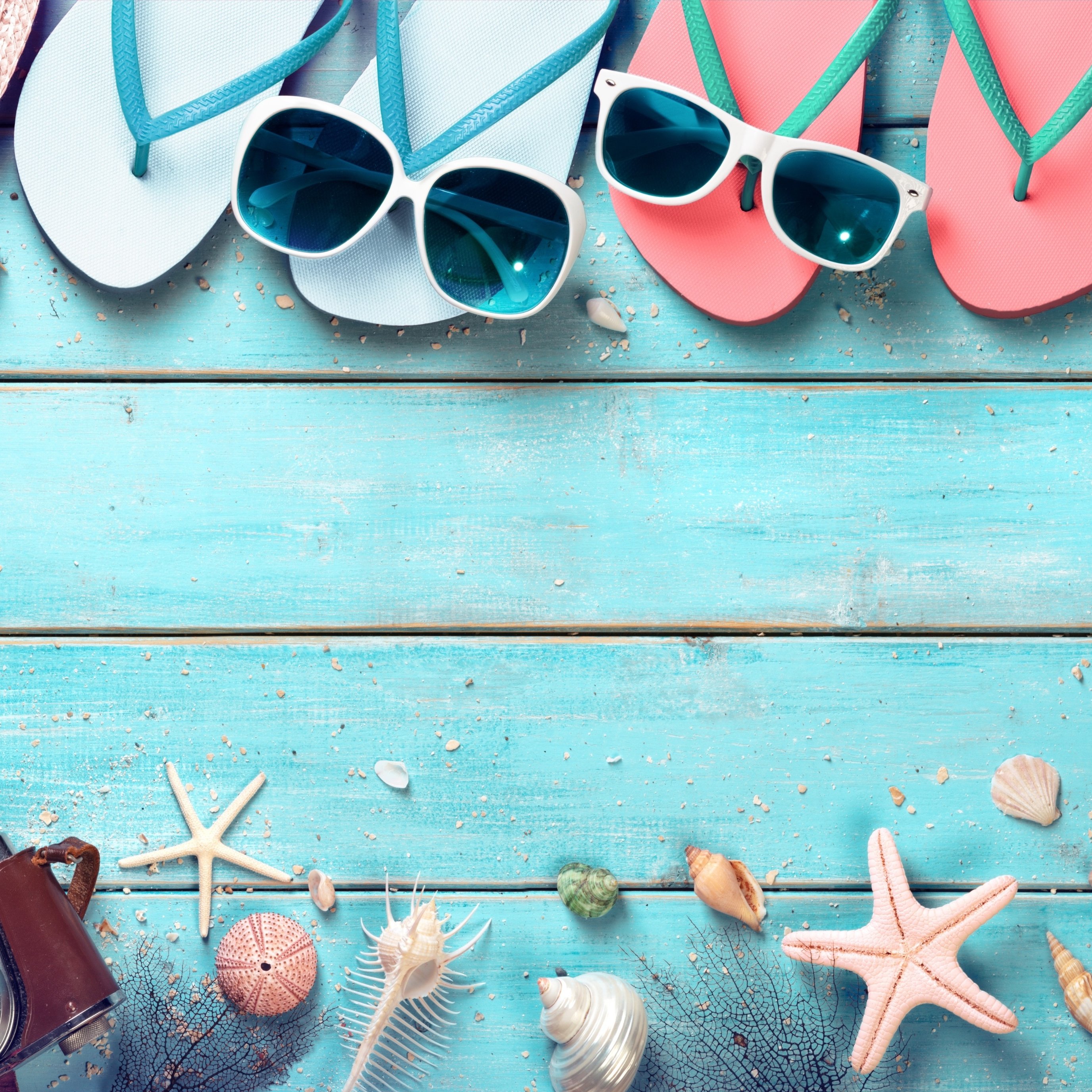 Beach essentials - Wallpapers for iPad Pro 13″ in 2752x2752 resolution