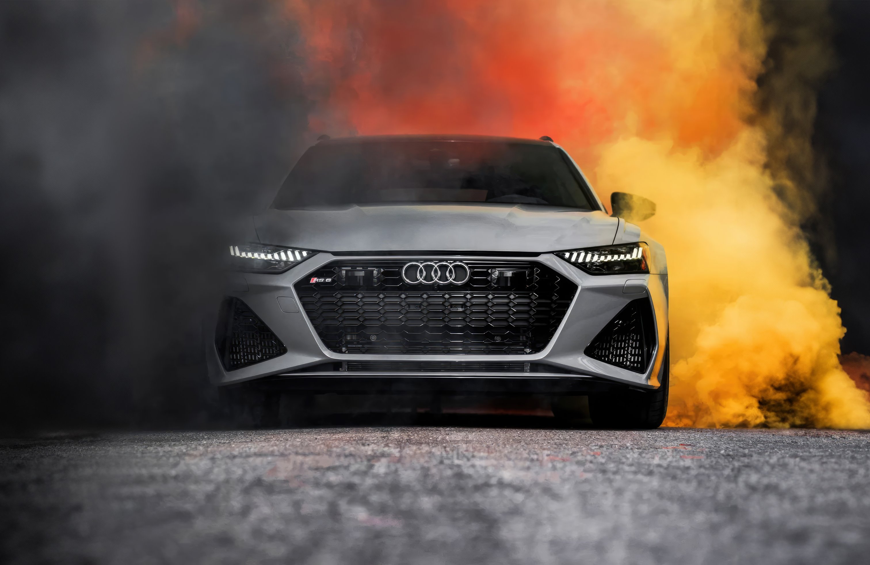 Audi RS 6 front view with smoke - Wallpapers for Apple MacBook 14.2″ in 3024x1964 resolution