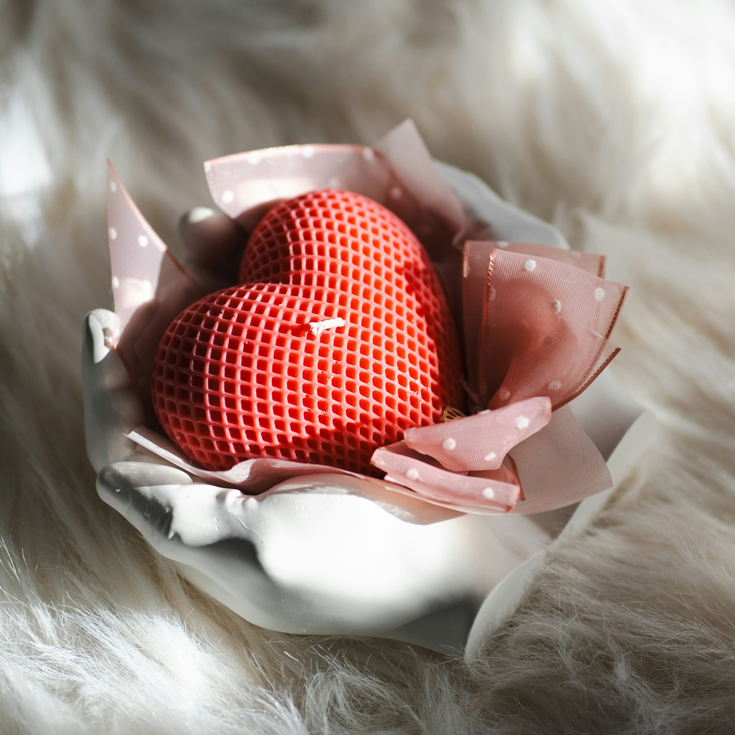 Red heart candle - Wallpapers for Samsung Galaxy Tab S9 FE+/Tab S11, Xiaomi Pad 5, Redmi Pad 2 Pro, POCO Pad in 2560x2560 resolution