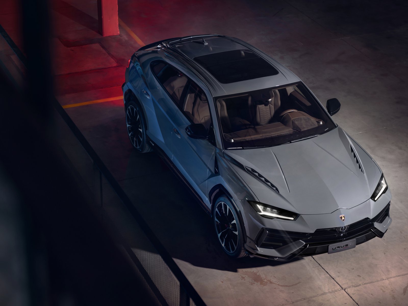 Lamborghini Urus S in modern parking garage - UXGA wallpapers in 1600x1200 resolution