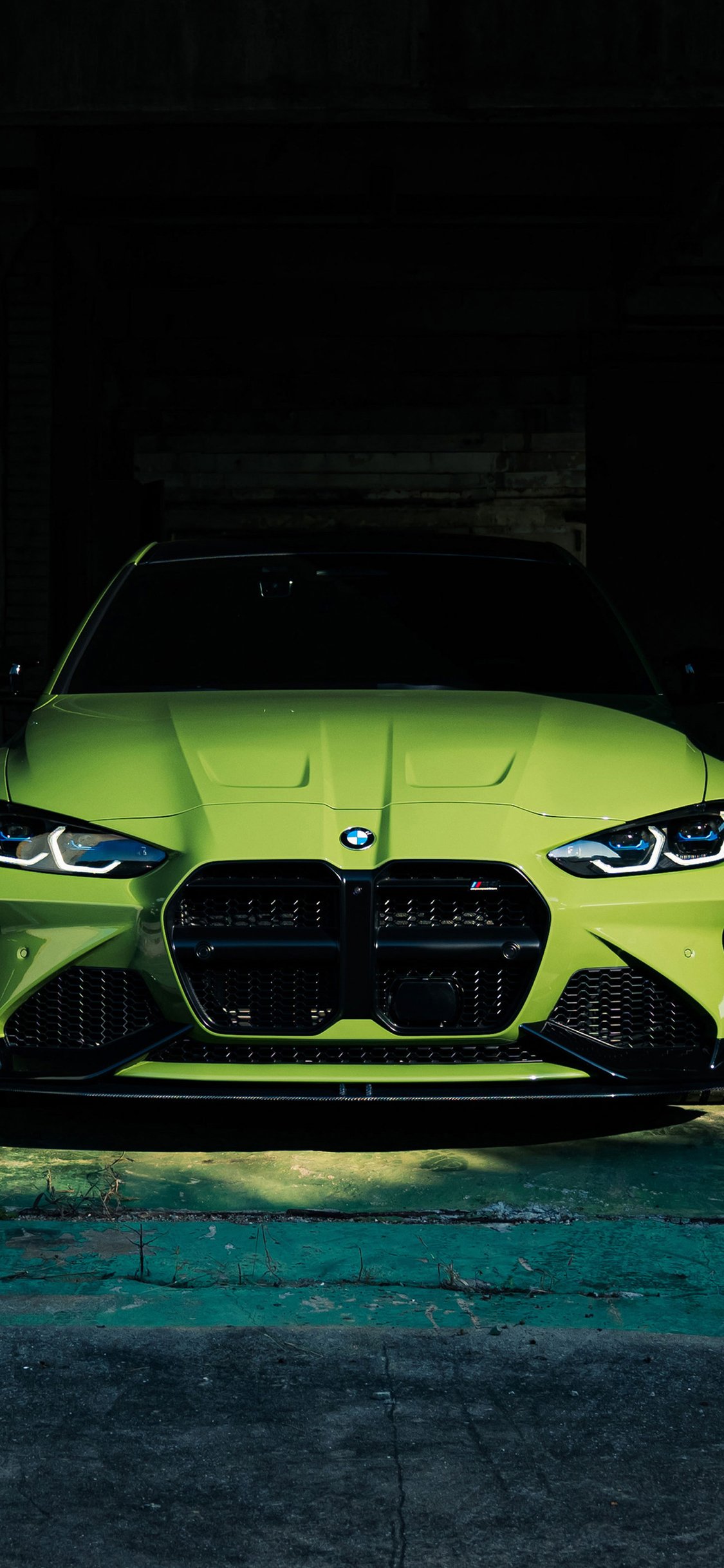 BMW M4 from ADRO front - Wallpapers for iPhone X/XS/11 Pro in 1125x2436 resolution