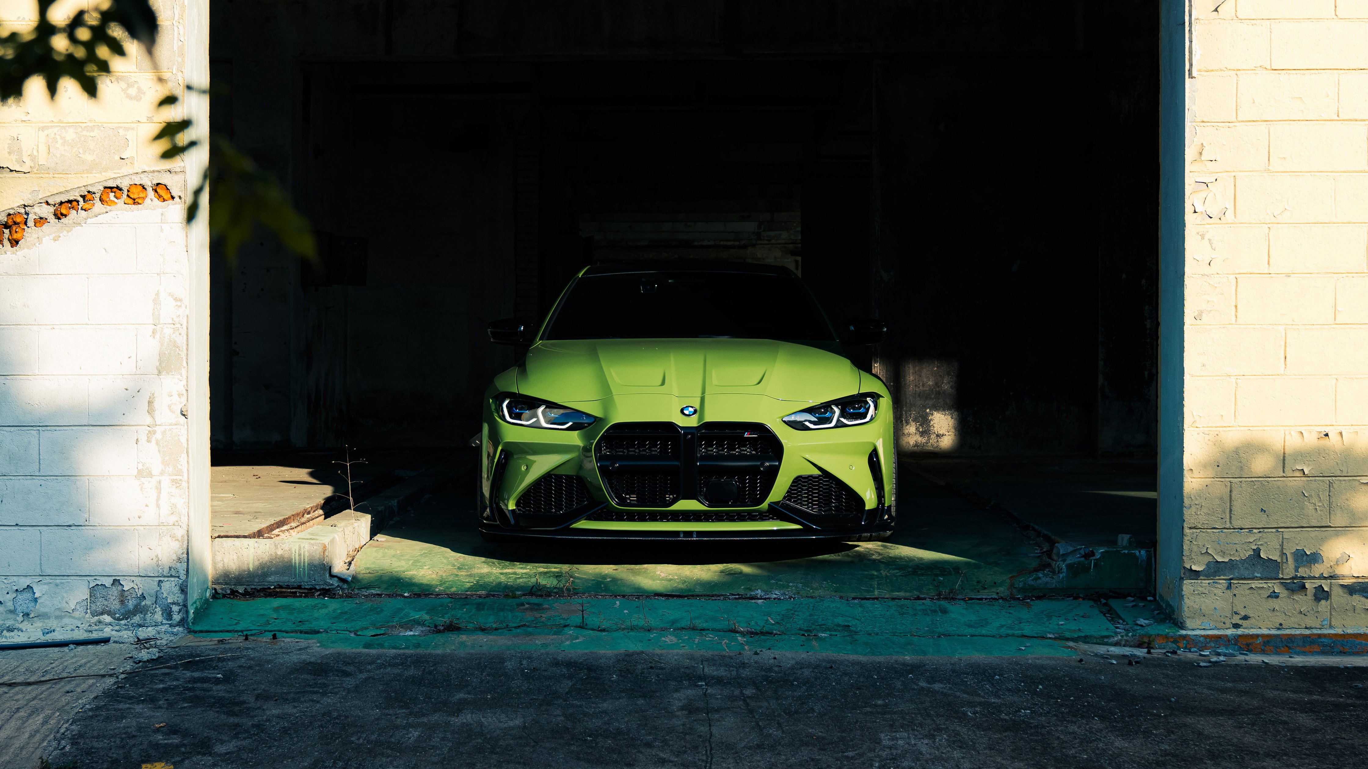 BMW M4 from ADRO front - Wallpapers for Apple iMac 24″ in 4480x2520 resolution