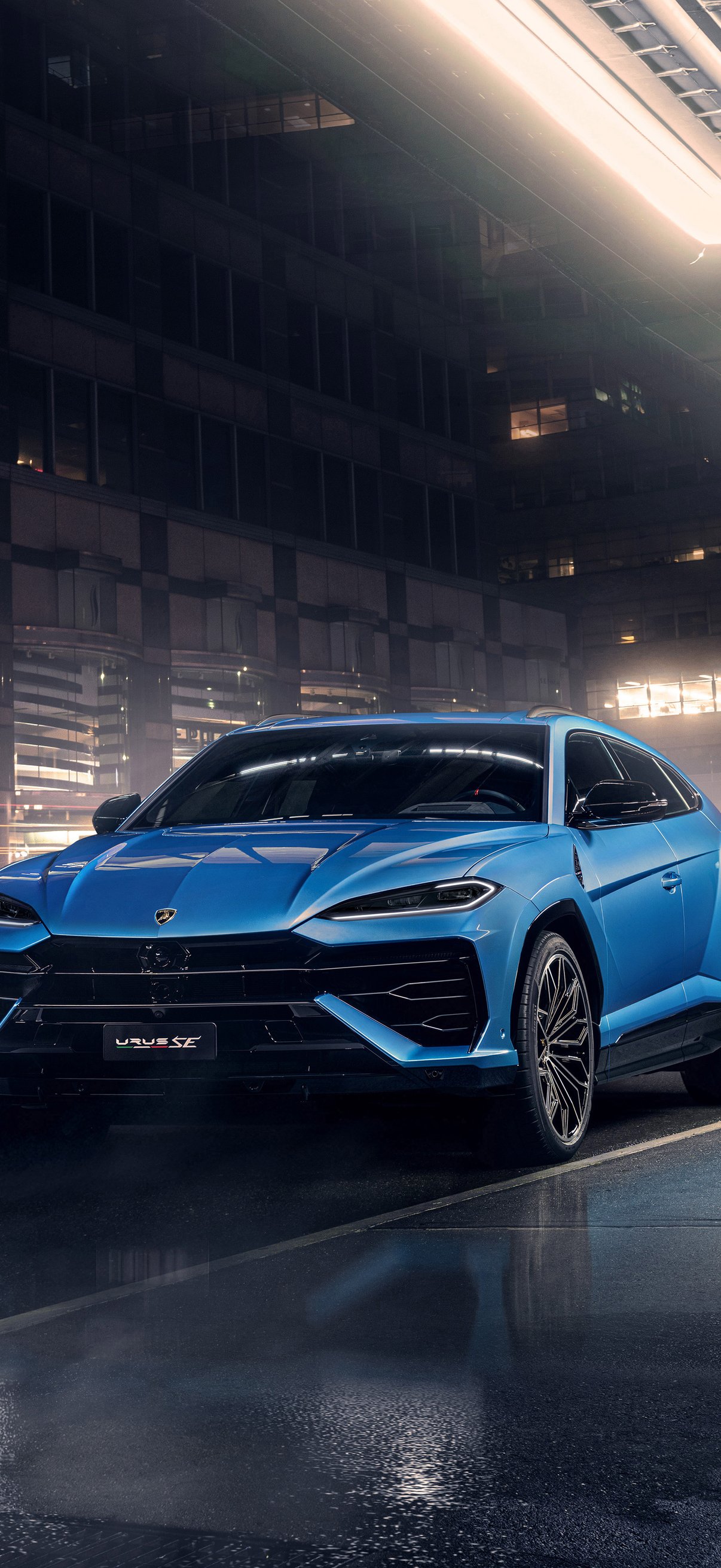 Lamborghini Urus SE in front - Wallpapers for iPhone 17 Pro/17/16 Pro in 1206x2622 resolution
