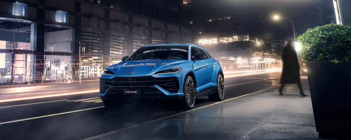 UltraWide 32:9 обои трафик (5120x1440): Lamborghini Urus, внедорожник, улица, роскошь