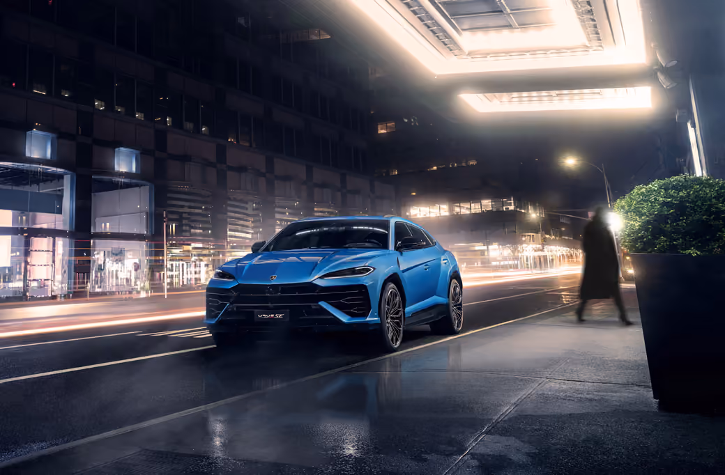Lamborghini Urus SE спереди - Обои для Samsung, HTC, Sony в разрешении 540x960