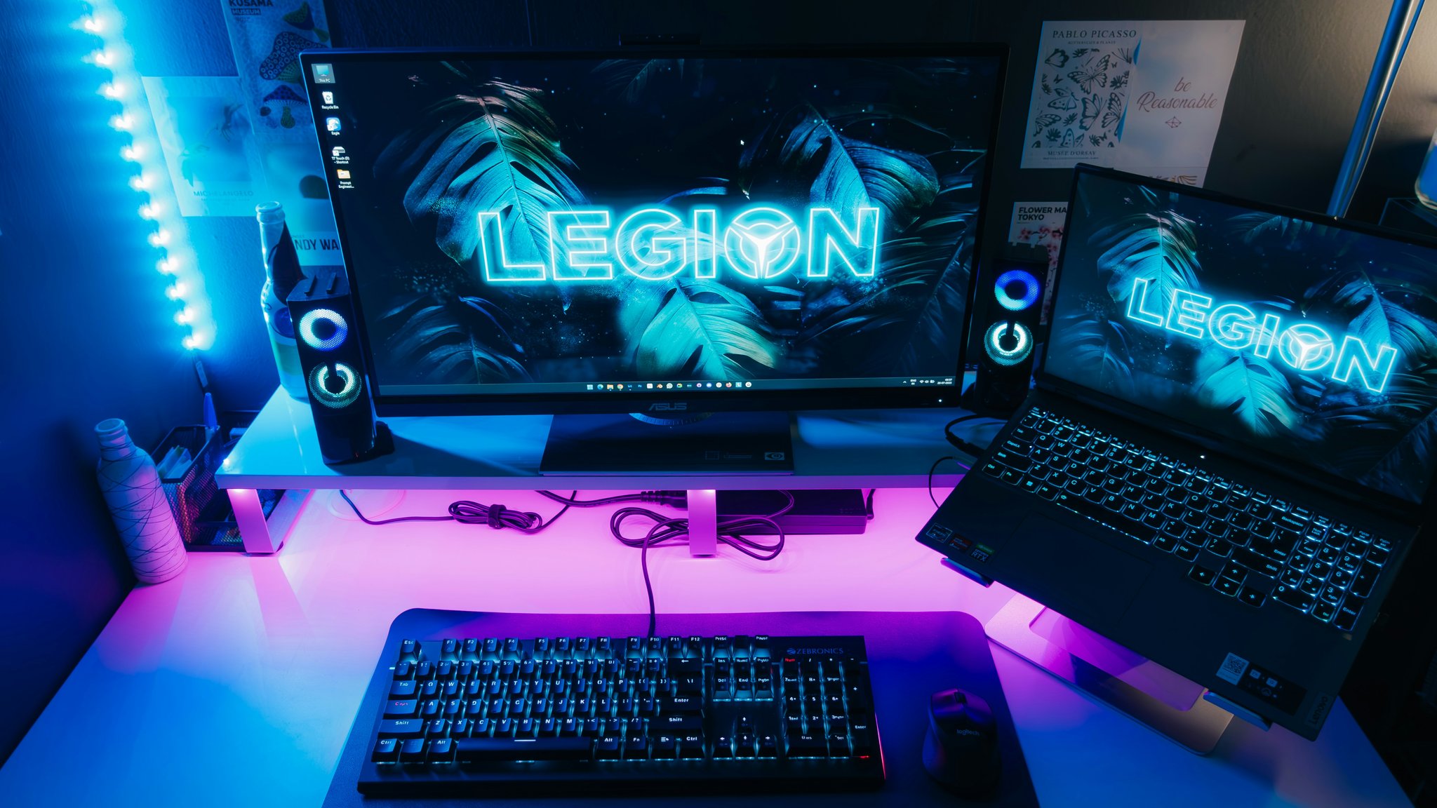 Gaming workspace with dual screens setup - QWXGA wallpapers in 2048x1152 resolution