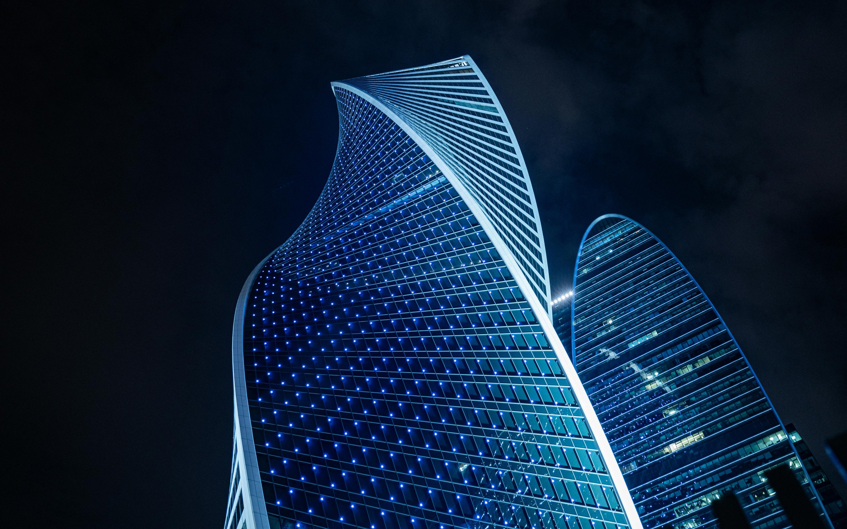 Moscow City skyscraper with illumination - Wallpapers for Apple MacBook 15″ in 2880x1800 resolution
