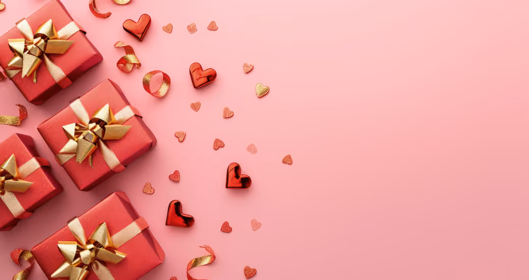 Valentines Day red gift boxes — desktop and phone wallpaper, free download