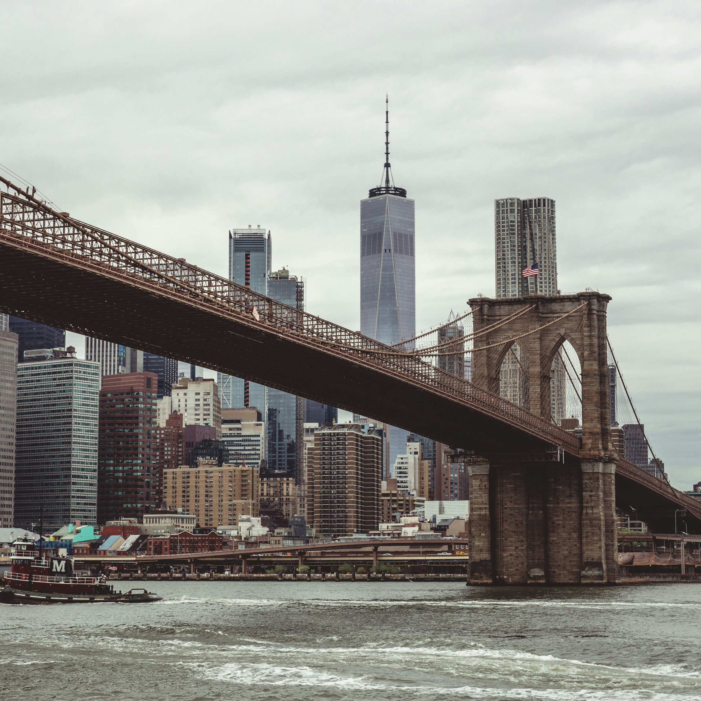 Brooklyn Bridge with New York skyline view - Wallpapers for iPad Pro 11″ 2024 in 2420x2420 resolution