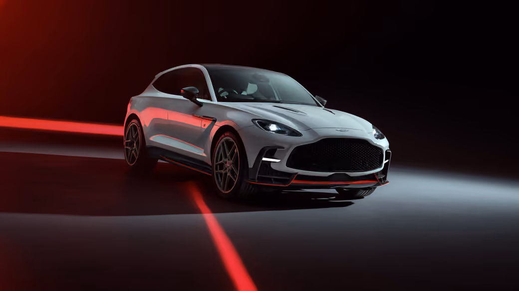 Aston Martin DBX S 2025 спереди — обои на рабочий стол и телефон