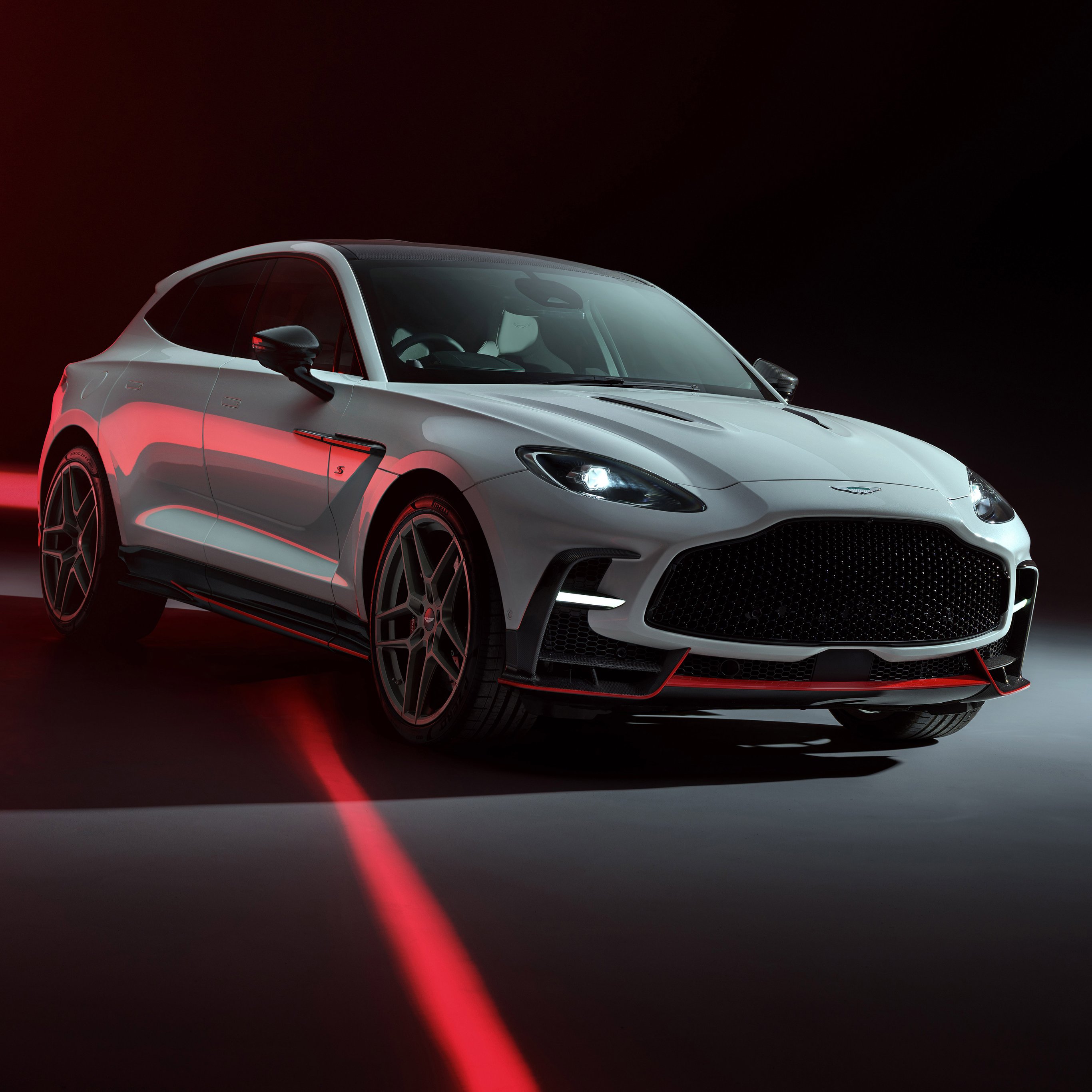 Aston Martin DBX S 2025 front view - Wallpapers for iPad Pro 12.9″ in 2732x2732 resolution