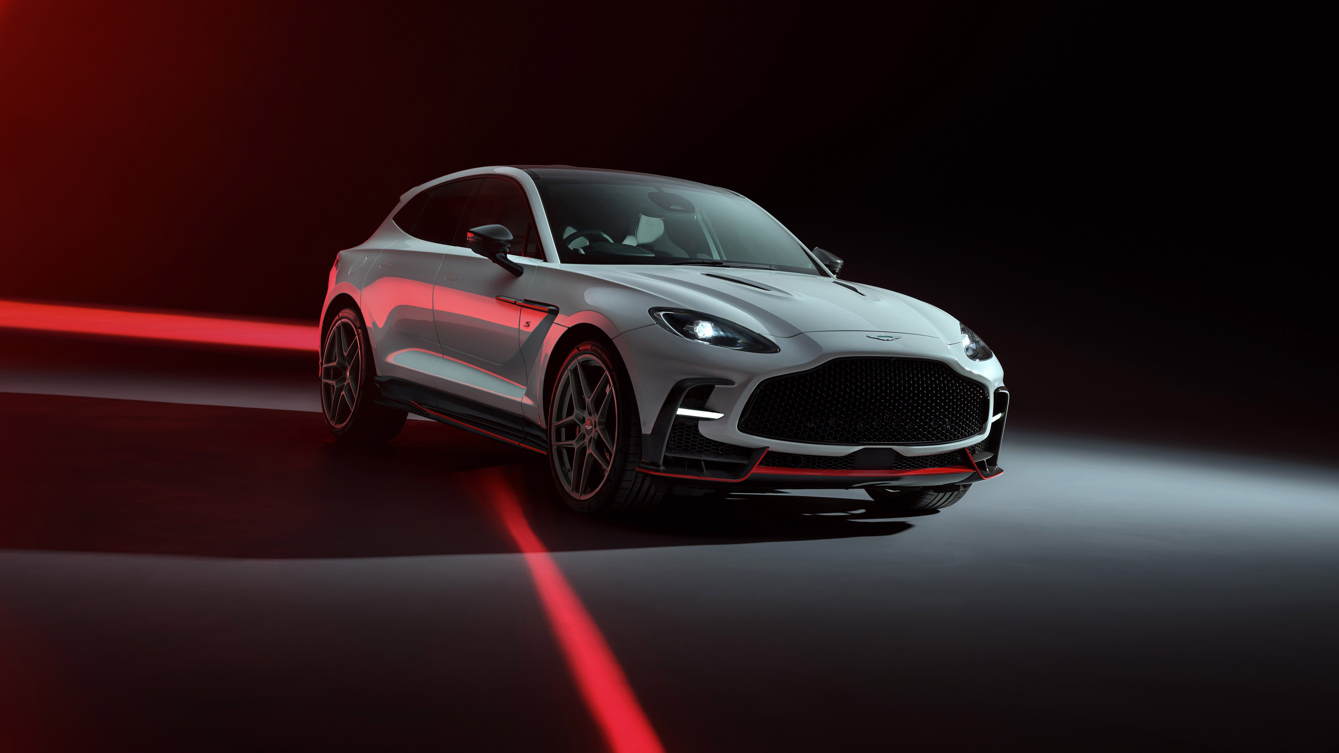 Aston Martin DBX S 2025 front view - Wallpapers for Apple iMac 24″ in 4480x2520 resolution