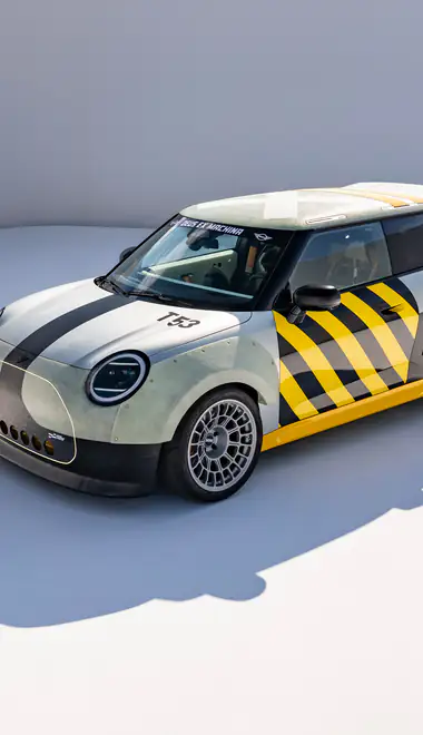 Обои машины: MINI John Cooper Works, электромобиль, кастомизация, обвес