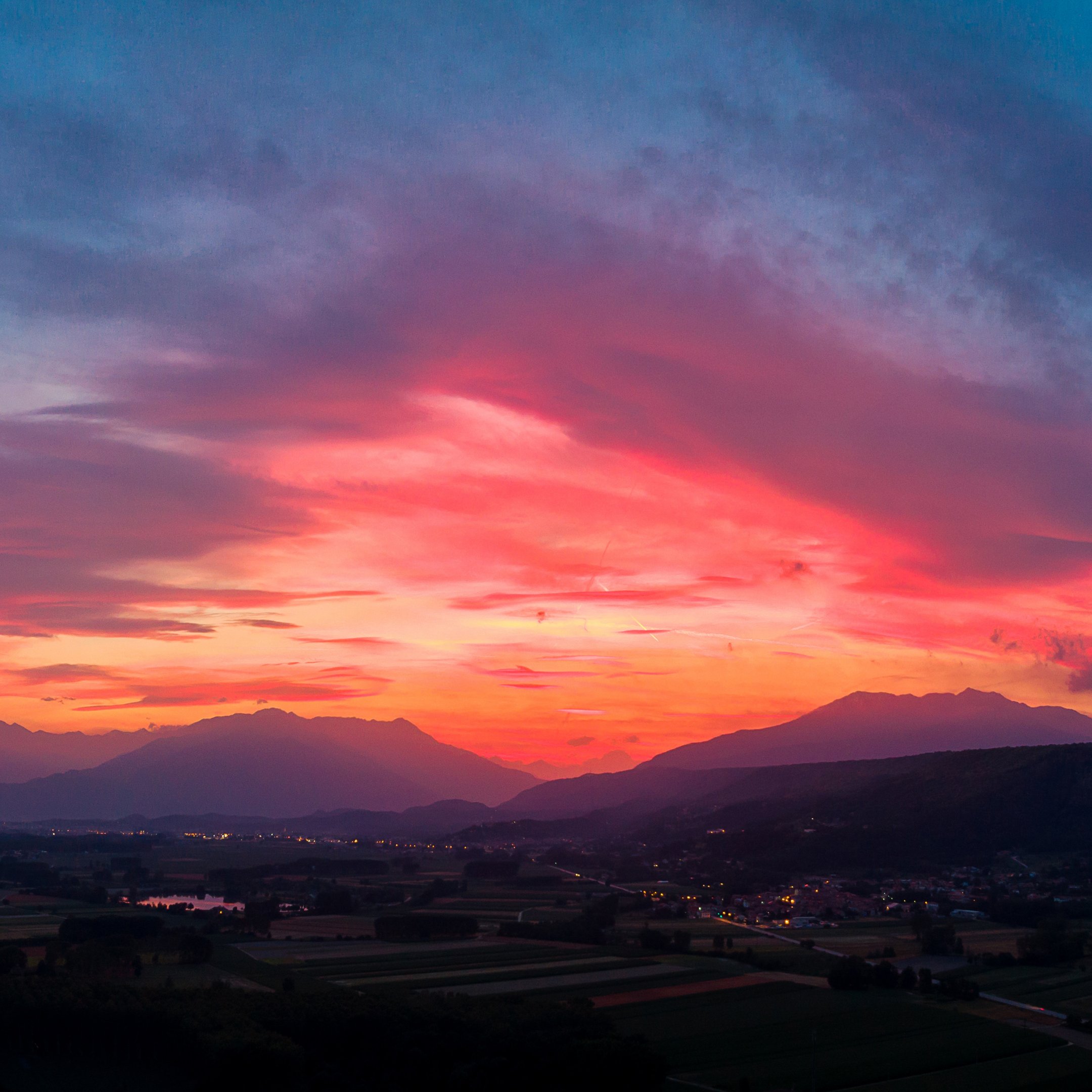 Bright red sunset in the mountains - Wallpapers for iPad 10.2″ in 2160x2160 resolution