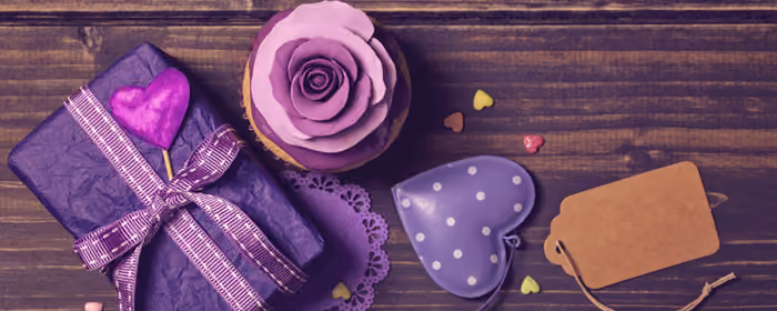 Celebrations wallpapers: Valentine's Day, gift, cupcake, roses