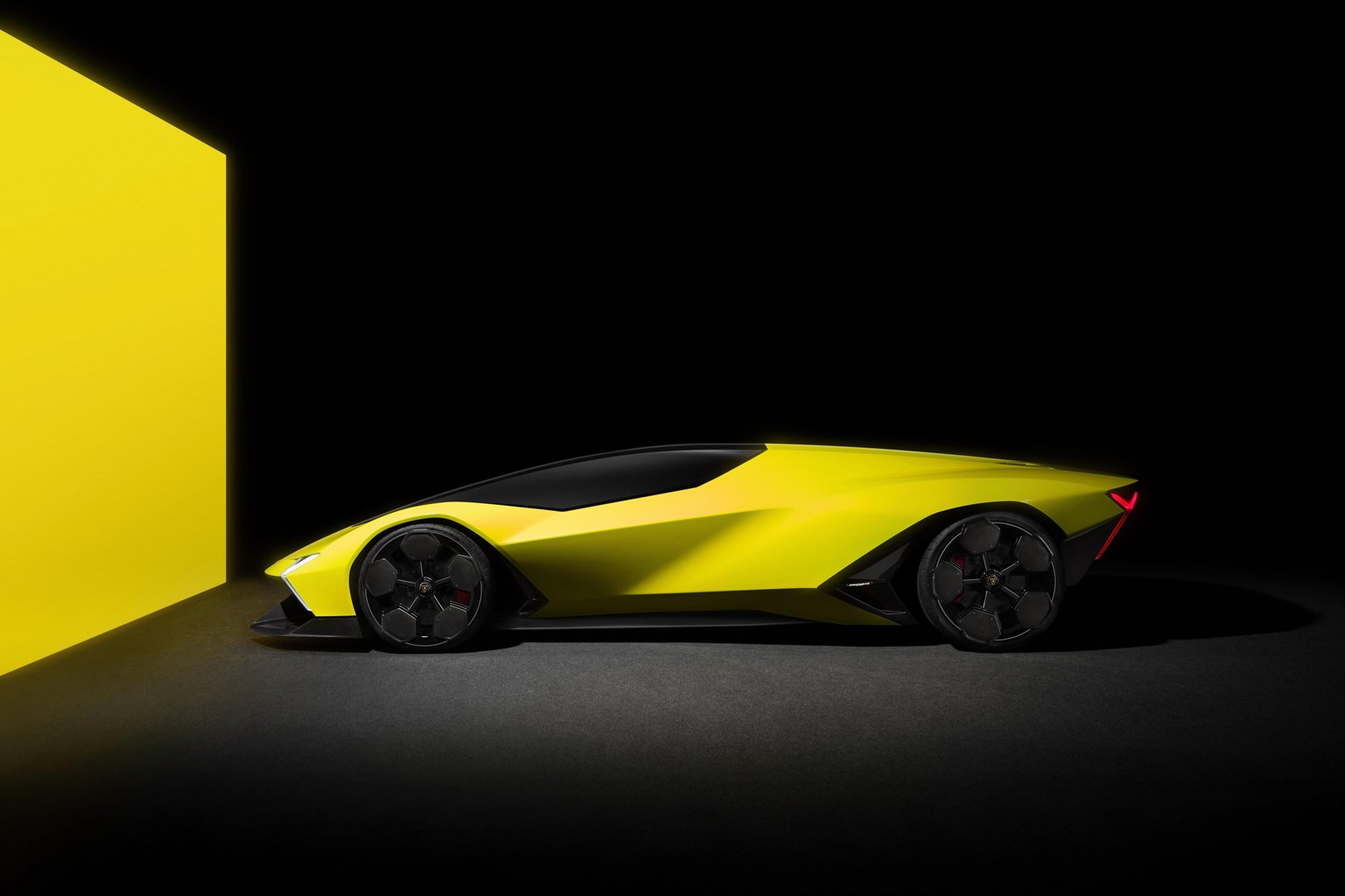 Lamborghini Manifesto side view - Microsoft Surface 12.4″ wallpapers in 1536x1024 resolution