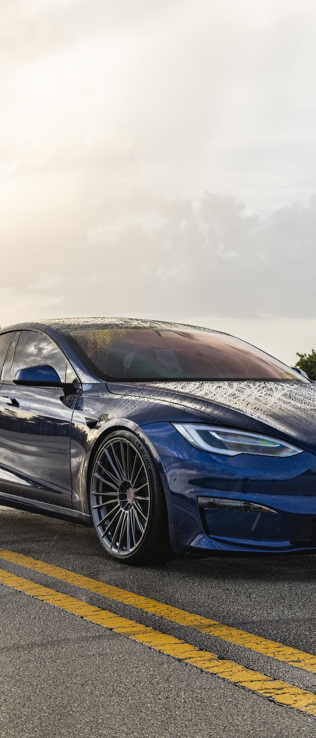 Tesla Model S Plaid front View - Wallpapers for Samsung Galaxy Z Flip7, Sony Xperia 5 II/5 III/5 V/10 IV/10 V, Xiaomi Mix Fold 3 in 1080x2520 resolution