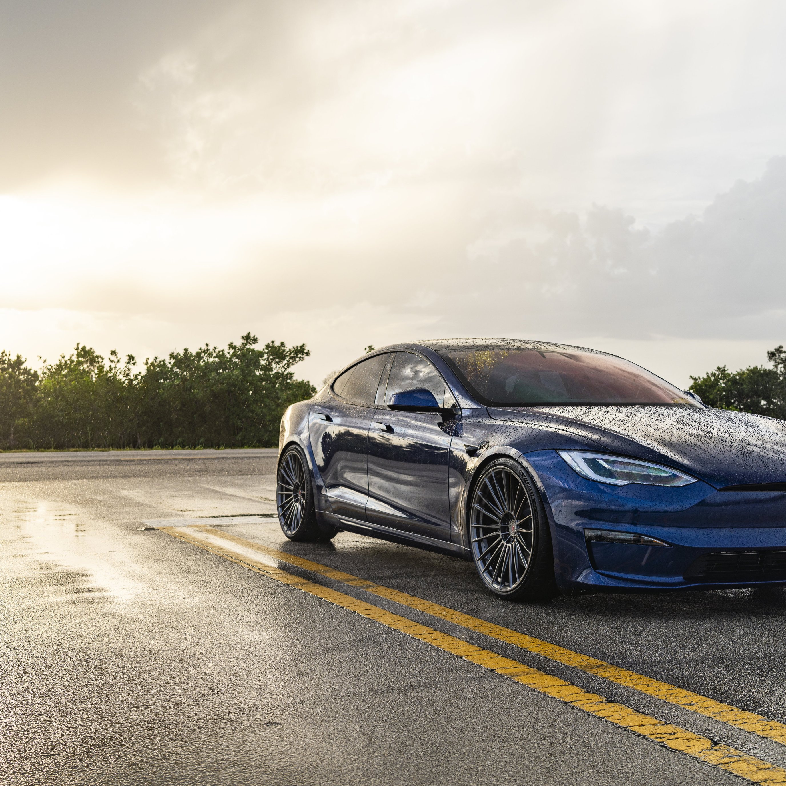 Tesla Model S Plaid front View - Wallpapers for iPad Pro 13″ in 2752x2752 resolution