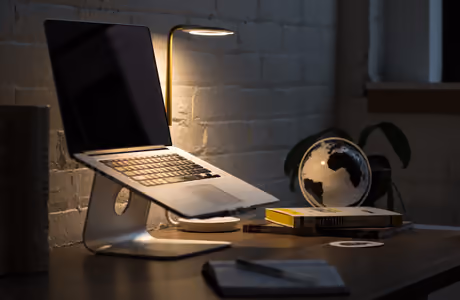 XGA+ Pen wallpapers (1152x864): Apple Macbook, workspace, lamp, desk