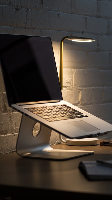 Рабочее место с Macbook Pro - Обои для LG/ASUS в разрешении 480x854