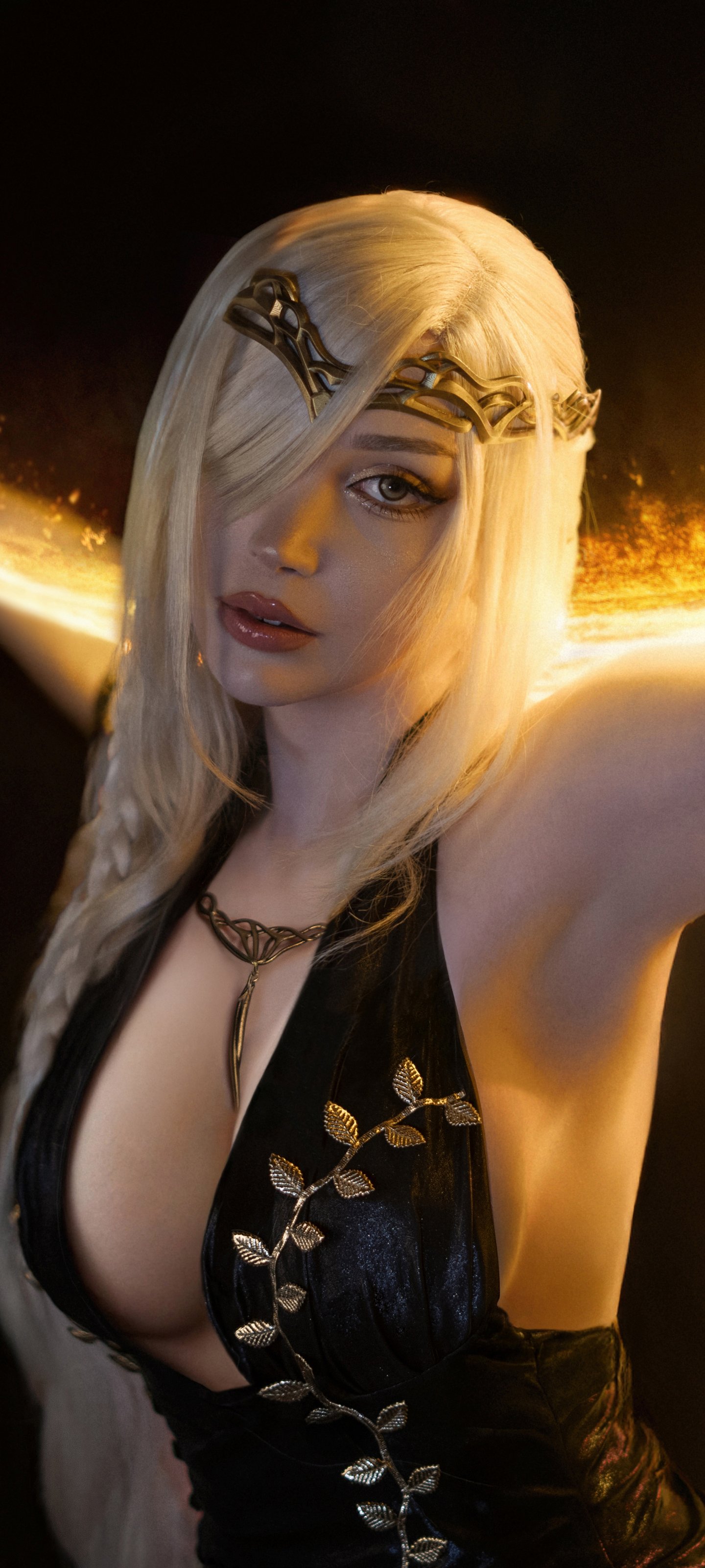 Cosplay Saya Fox as Queen Marika - Wallpapers for Xiaomi 13 Ultra/14 Ultra/15 Ultra/17 Pro Max, Samsung Galaxy S20/S20 Ultra/S21 Ultra in 1440x3200 resolution