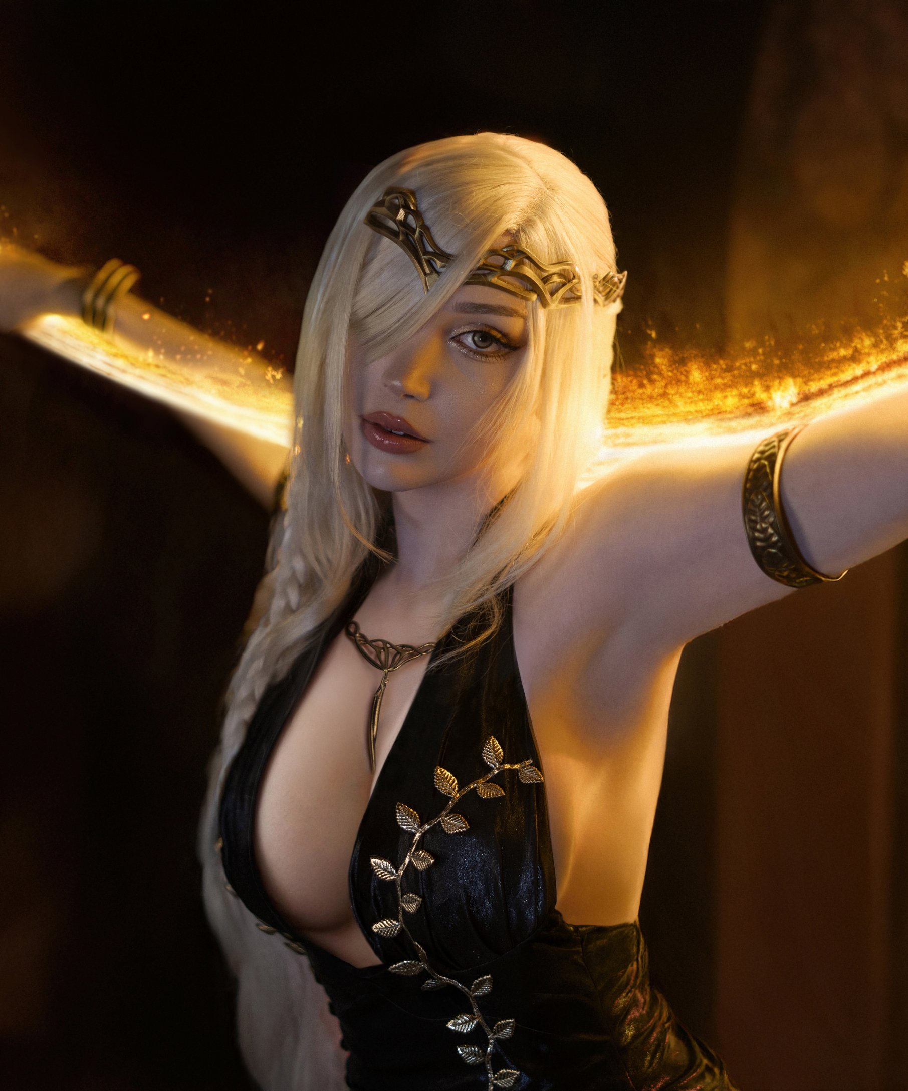 Cosplay Saya Fox as Queen Marika - Wallpapers for Samsung Galaxy Z Fold4/Z Fold5/Z Fold6 in 1812x2176 resolution