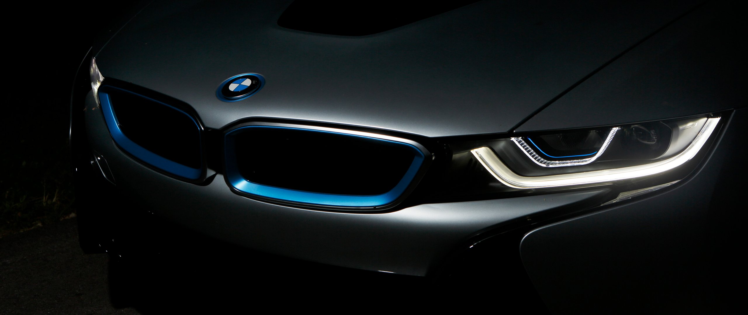 BMW i8 with LED headlights - UltraWide 21:9 wallpapers in 2560x1080 resolution